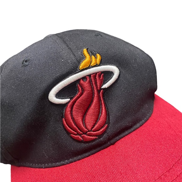Vintage Miami Heat Snapback Hat Cap NBA Logo Embroidered Under Brim Spell Out - Picture 2 of 10